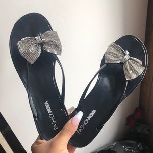 Crystal Bow Jelly Flip Flops